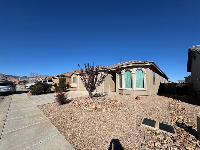 Foto del edificio - 4BR/2.5BA/2CG, 2057 sq.ft. rental with DOG RUN in Sierra Vista, AZ