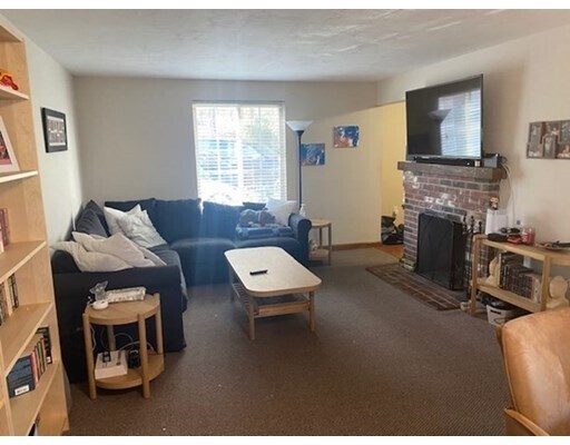 Foto principal - 72 Flagg Rd
