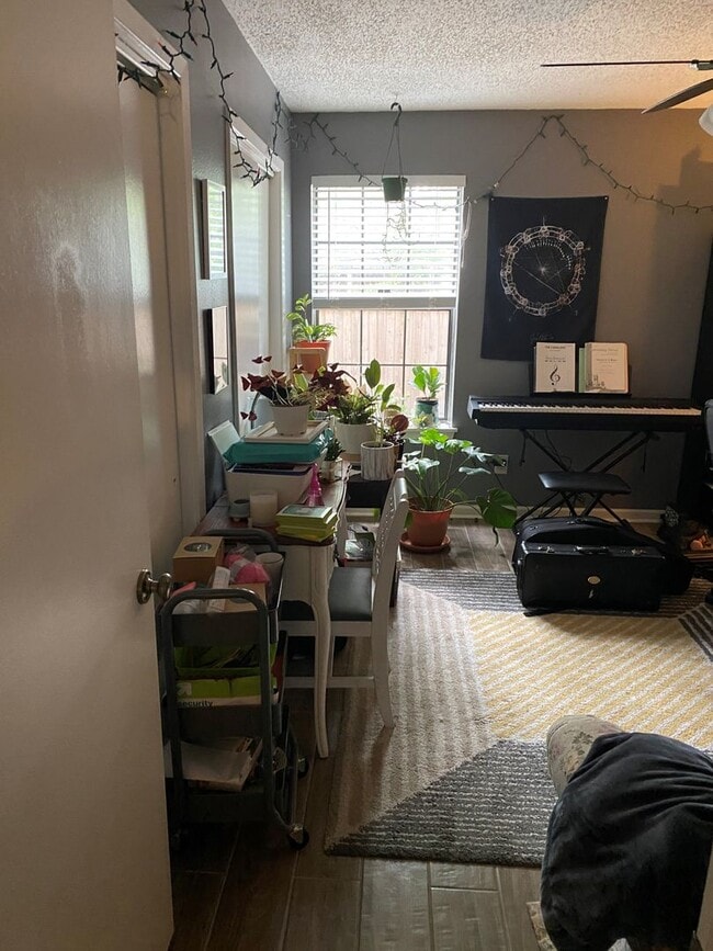 Photo - 218 North Texas Boulevard Apartment