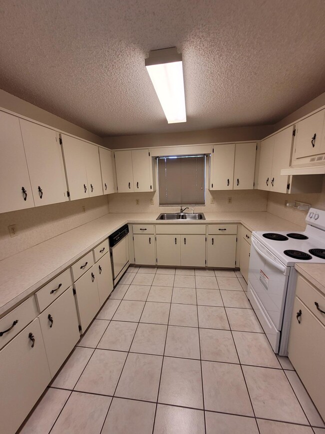 Building Photo - 8530 SW 90th St