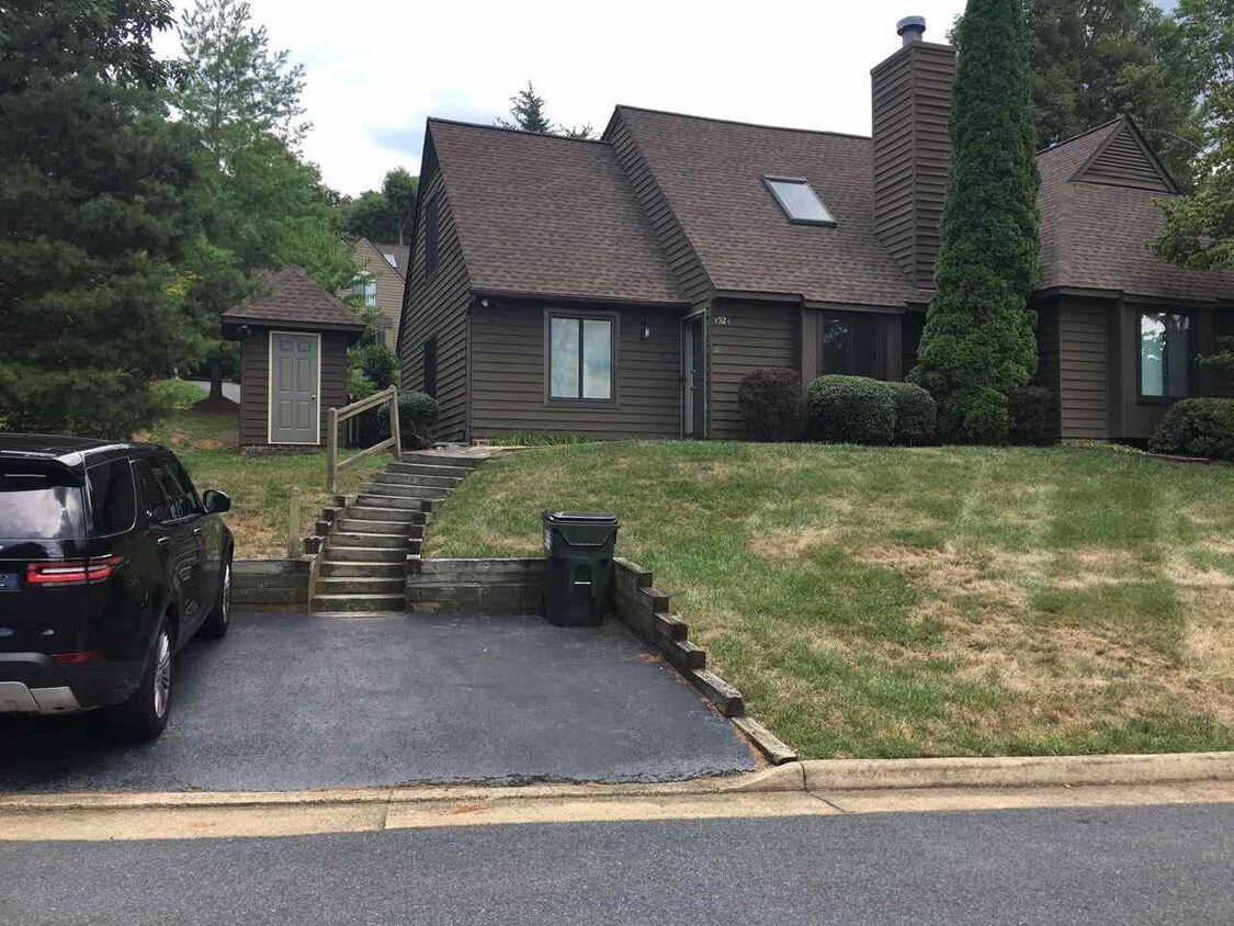 Primary Photo - 1321 Creekside Dr
