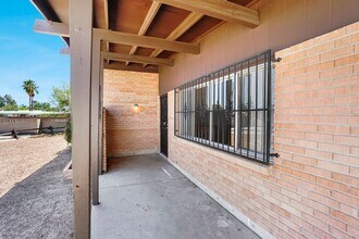 Building Photo - 8702 E Shiloh Pl