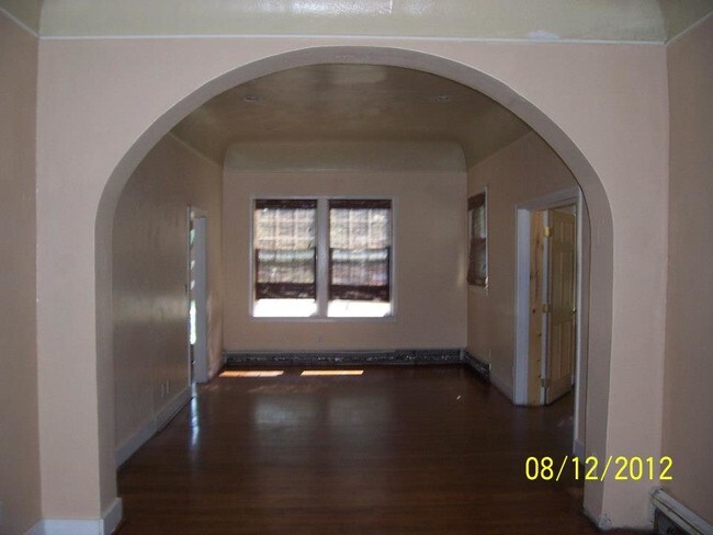Foto del edificio - 614 S Main St