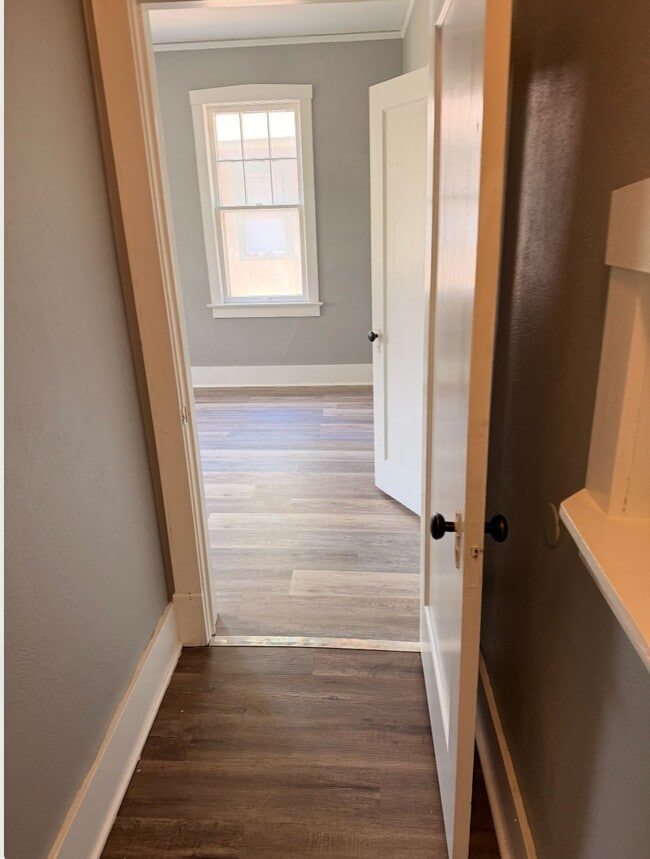 Building Photo - 809 W Walnut St