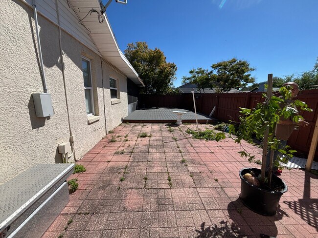 Building Photo - 7326 Bramblewood Dr