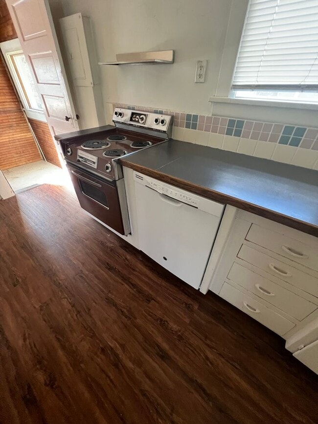 Foto del edificio - 905 NE Lake St