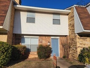 Building Photo - 2942 Gossett Dr