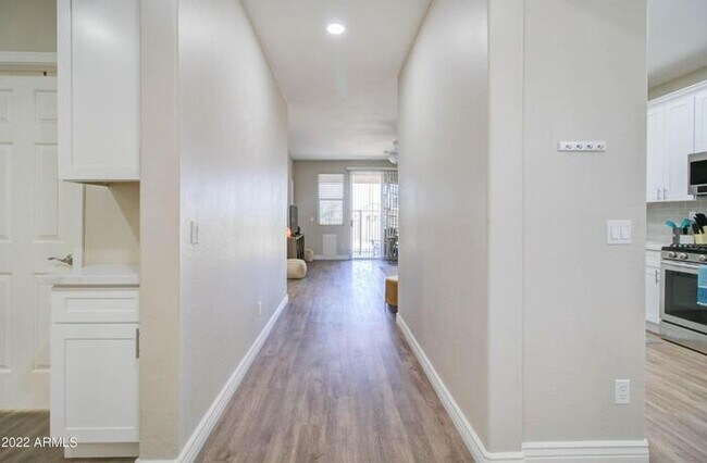Building Photo - Beautiful 3BD/2BA home on Greenfield Lakes Golf Course featuring a private pool, den, upgraded fi...
