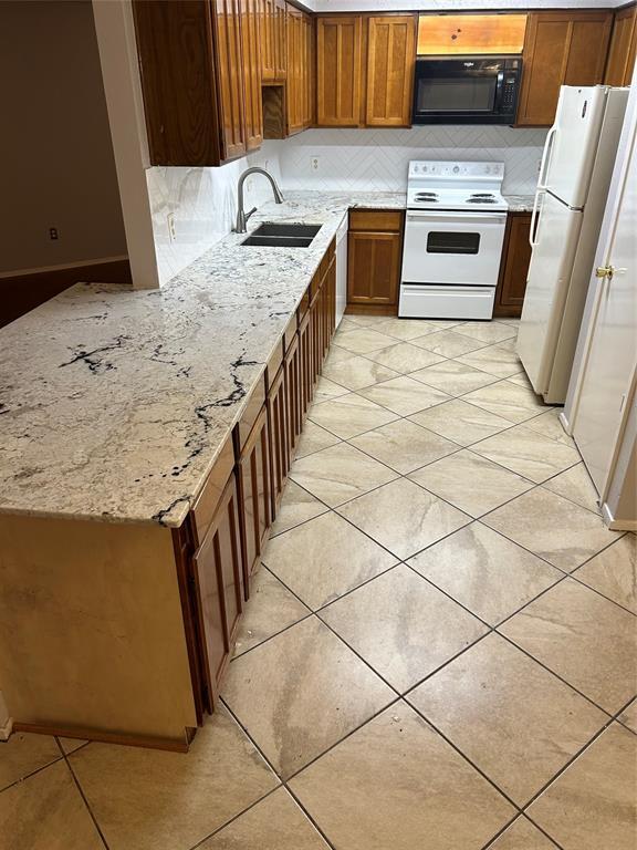 Building Photo - 13611 White Cliff Dr