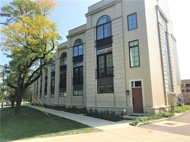 Building Photo - 11613 Lake Ave