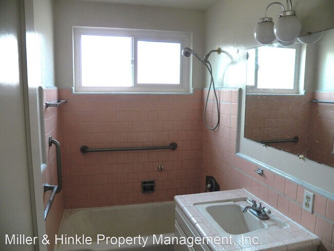 Building Photo - 3 br, 1 bath House - 623 N. Clover Avenue