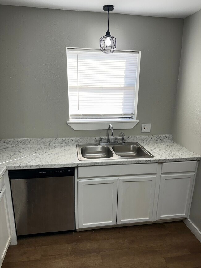 Foto del edificio - 1905 N Ben Wilson St