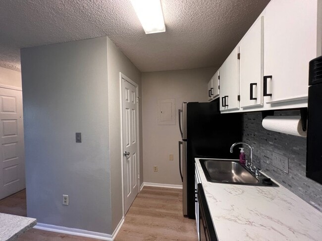 Building Photo - 225 S Tropical Trail