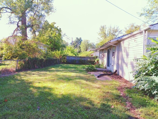 Building Photo - 2504 Glenn Dr