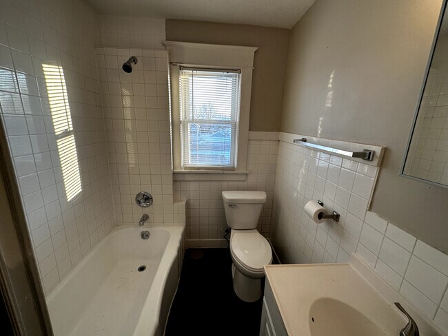 Foto del edificio - 1608-1610 12th Ave Moline, IL