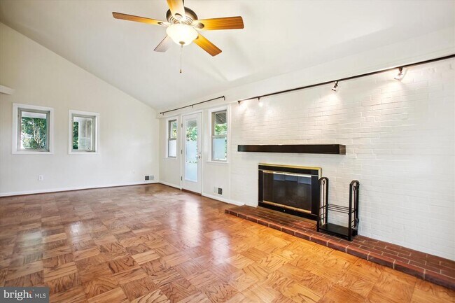 Building Photo - 8509 Cyrus Pl