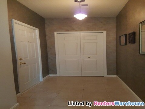Building Photo - 5001 Hollington Dr