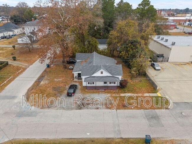 Foto del edificio - 210 S Elm Ave