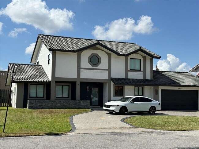 Foto del edificio - 6951 W Wedgewood Ave