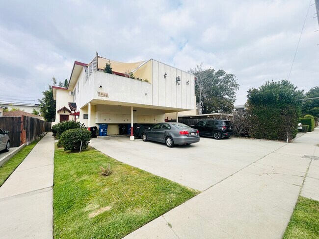 Foto del edificio - 3645 Kelton Ave