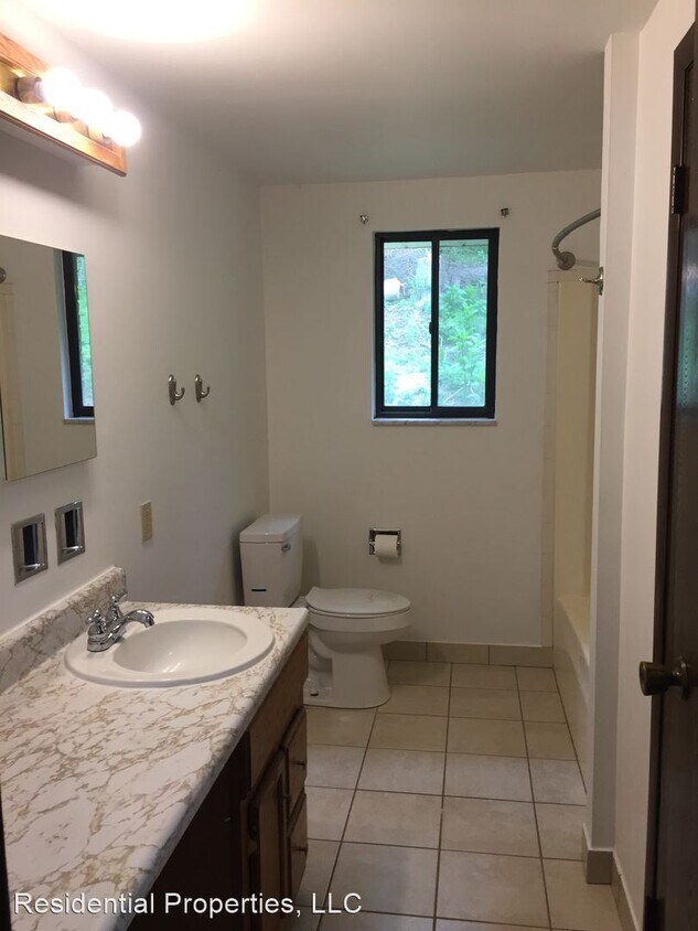 Building Photo - 2 br, 1 bath House - 771 Locust Ridge Drive