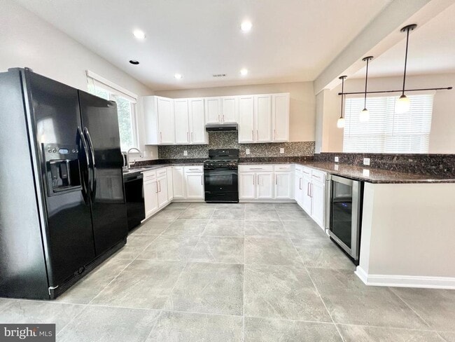 Foto del edificio - 6400 Warren Point Ct