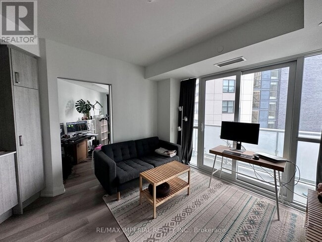 Building Photo - 77 Mutual St