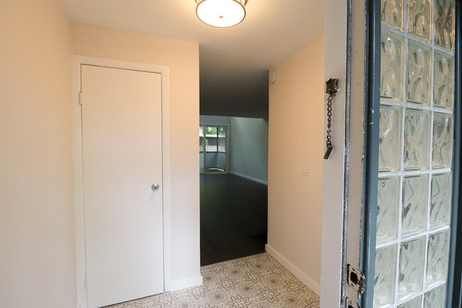 Building Photo - 611 SW 75th St