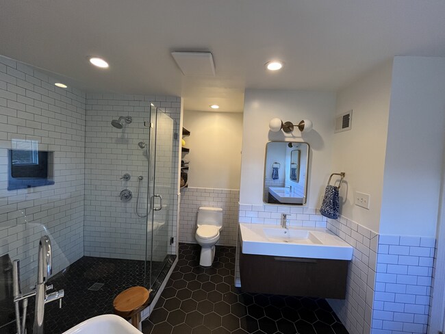 Baño principal - 1617 Princess St