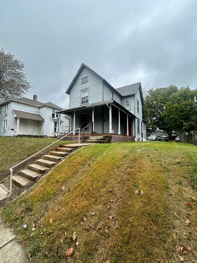 Building Photo - 106 W Lutz Ave