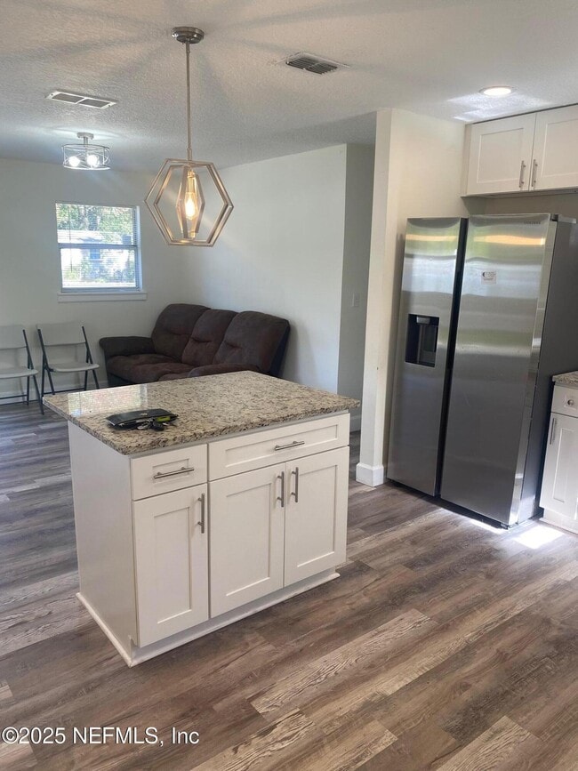 Building Photo - 7262 Kivler Dr