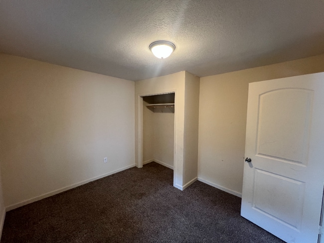 Foto del edificio - 1349 E Walnut St