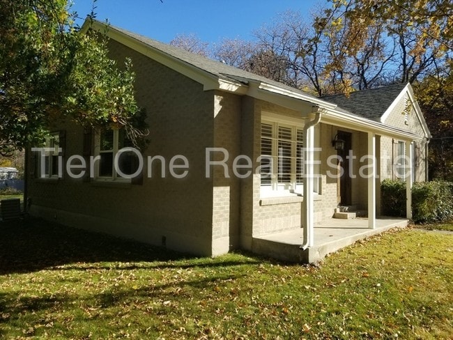 Foto del edificio - 2231 E Fardown Ave