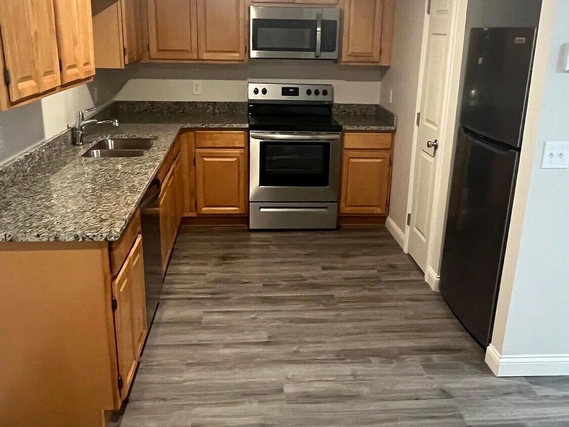Foto principal - 907 Scott Rd