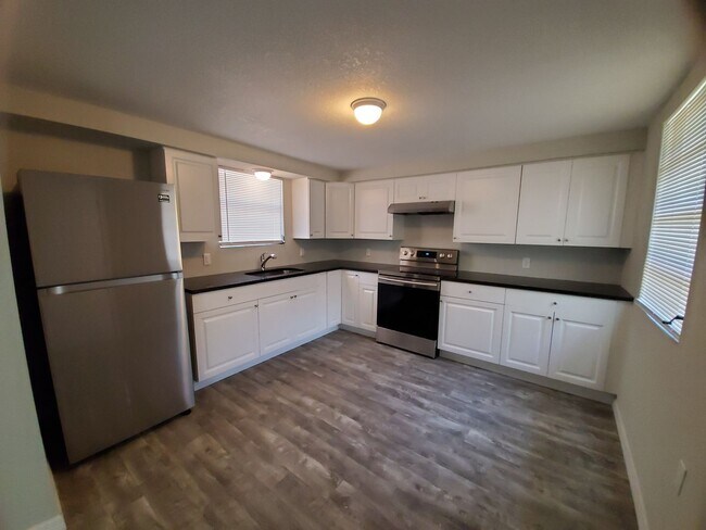 Foto del edificio - 6328 Brentwood Ave