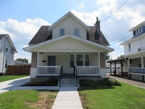 Building Photo - 702 28th St