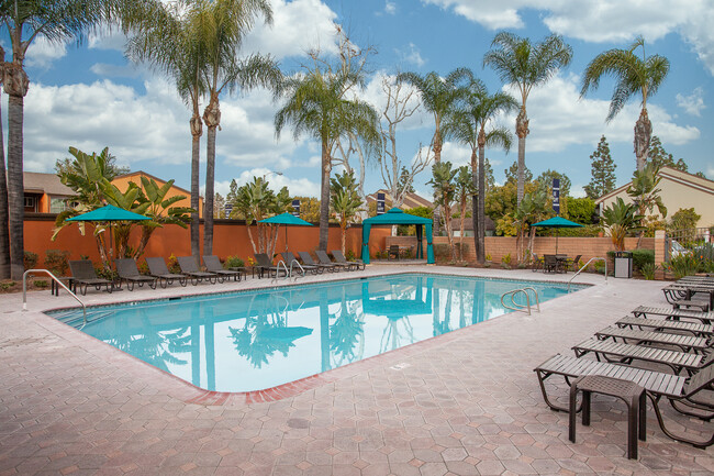 Three sparkling pools - Highland Pinetree Apartments