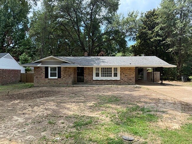 Building Photo - 4801 Dianne Dr