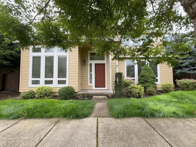 Building Photo - Bright & Inviting 3-Bedroom Hillsboro Retr...