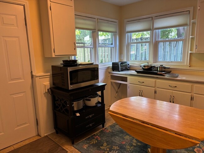 Building Photo - 1312 6th St SW