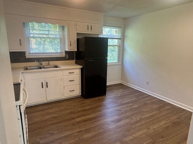 Foto del edificio - 4754 Trenton Dr