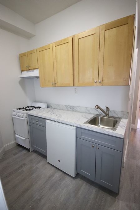 Foto principal - 301 E 76th St