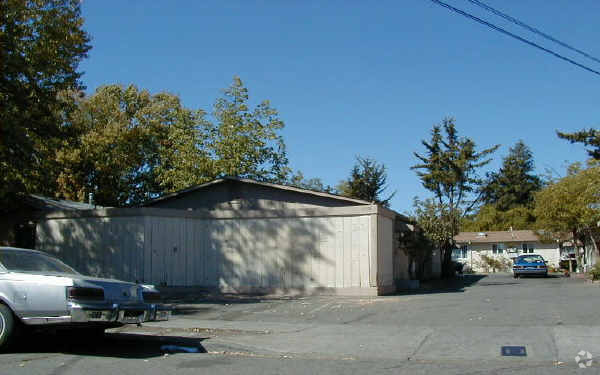 Primary Photo - 819 Frazier Ave