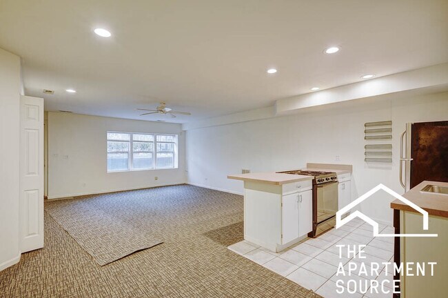 Foto del edificio - 2424 N Fairfield Ave
