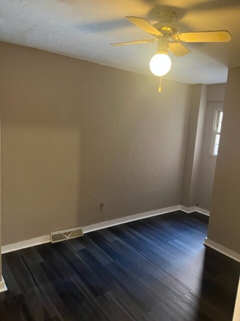 Dormitorio - 3703 Alexis St