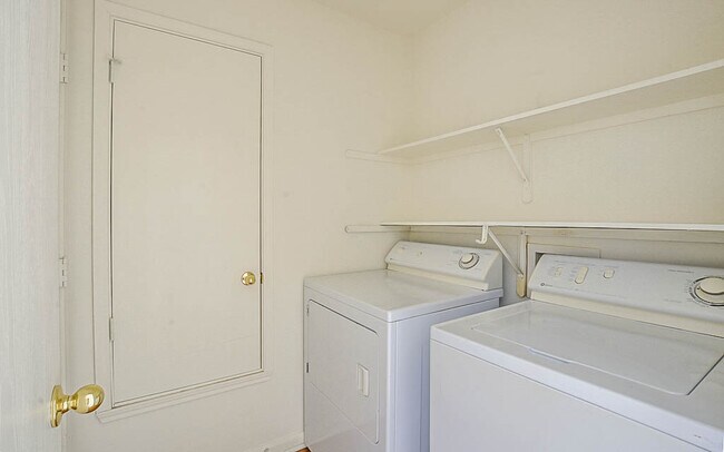 Building Photo - 3819 Westfield Dr