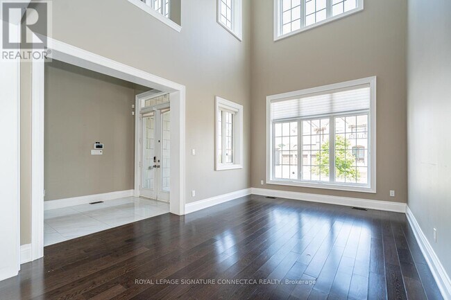 Building Photo - 376 Torrey Pines Rd