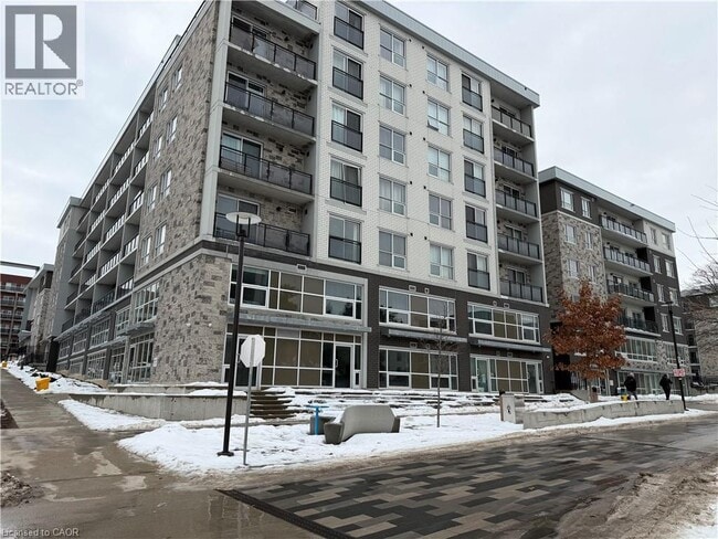 Building Photo - 275 Larch St