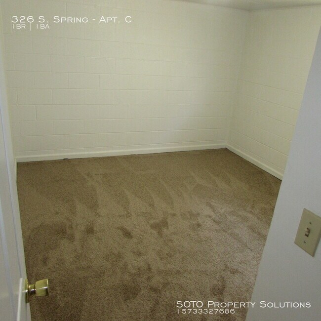 Foto del edificio - 326 S Spring St