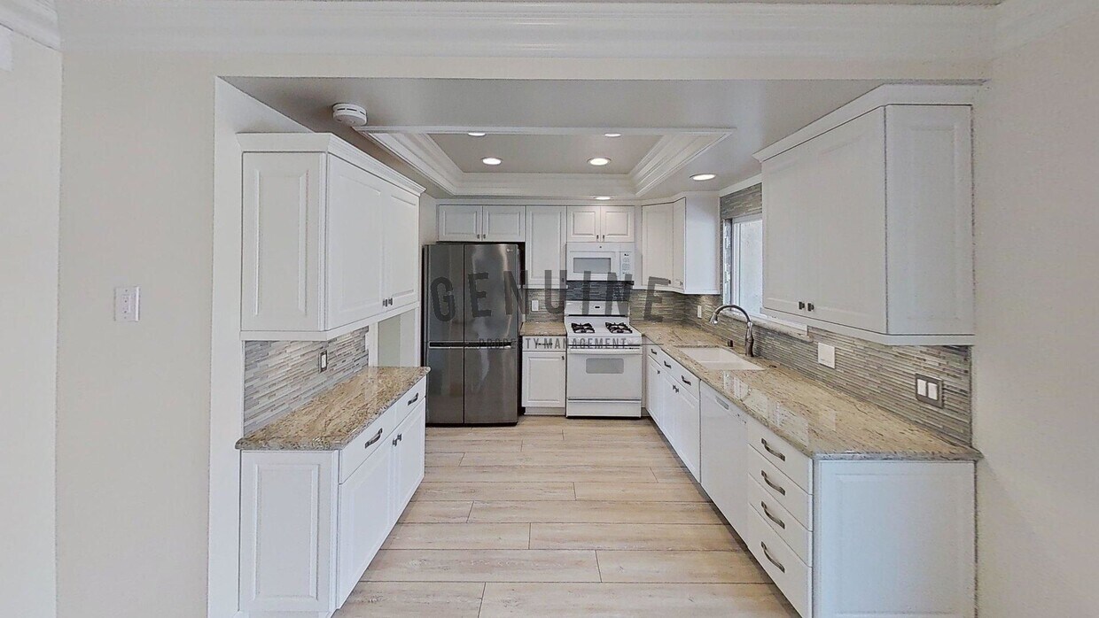 Foto principal - Beautiful 3Bd 2.5Ba Costa Mesa Townhome